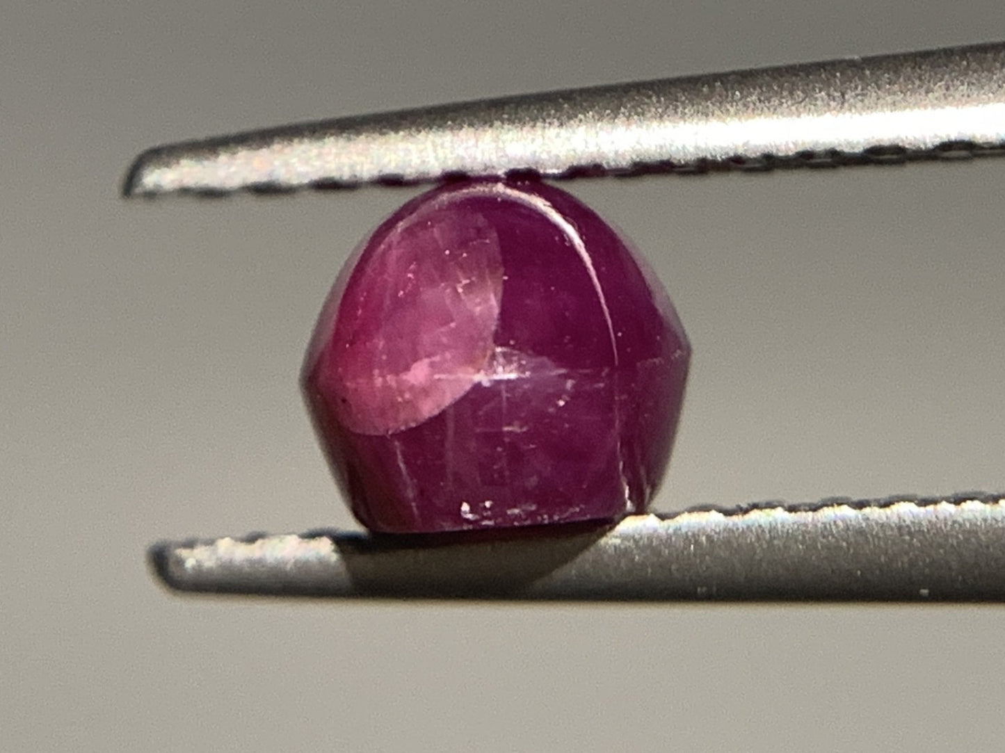 スタールビー 1.727ct 宝石ソーティング付き  6.7㎜×5.0㎜×4.4㎜  ルース（ 裸石 ） 2632Y