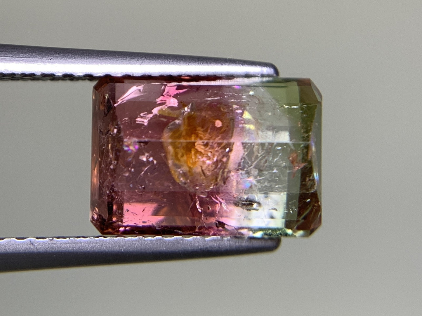 パーティカラードトルマリン 3.530ct  中央宝石ソーティング付き  10.22㎜×7.11㎜×5.16㎜  天然 ルース（ 裸石 ） 4411Y