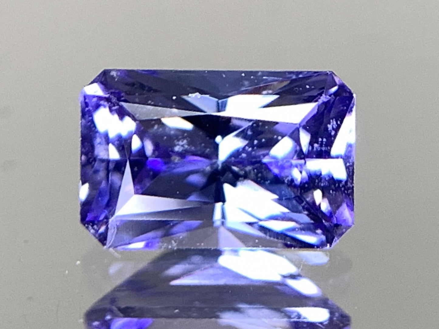 タンザナイト 天然 0.572ct 宝石ソーティング付き 6.0㎜×3.9㎜×2.9㎜ ルース（ 裸石 ） 7049Y