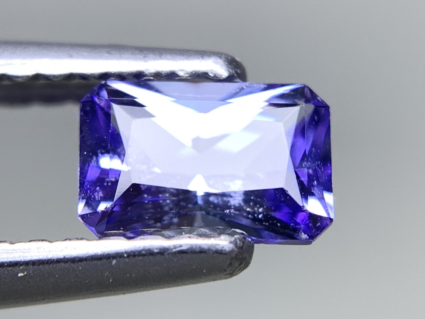 タンザナイト 天然 0.572ct 宝石ソーティング付き 6.0㎜×3.9㎜×2.9㎜ ルース（ 裸石 ） 7049Y