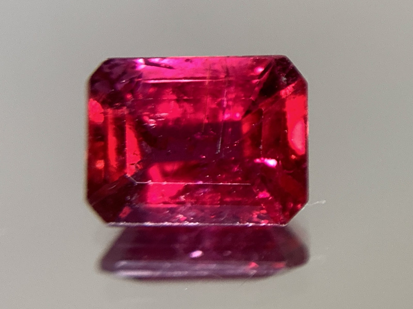ルベライト（トルマリン） 2.051ct 宝石ソーティング付き  8.8㎜×6.7㎜×4.1㎜  ルース（ 裸石 ） 2644Y