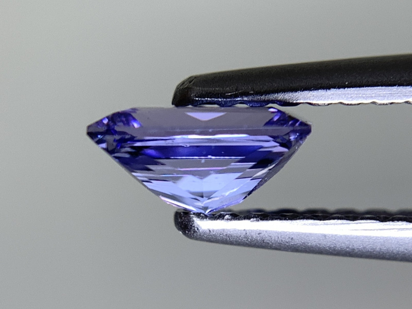 タンザナイト 天然 0.572ct 宝石ソーティング付き 6.0㎜×3.9㎜×2.9㎜ ルース（ 裸石 ） 7049Y