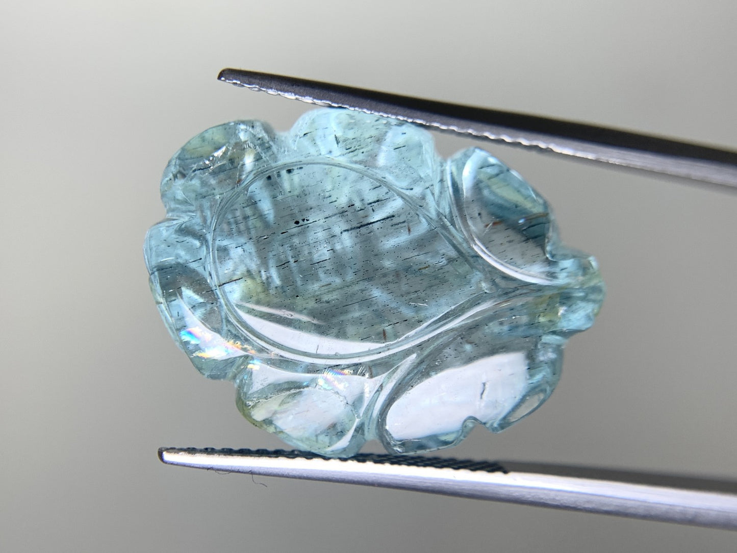 アクアマリン 天然 27.491ct 中央宝石ソーティング付き 22.8㎜×17.5㎜×11.3㎜ ルース（ 裸石 ） 8238Y