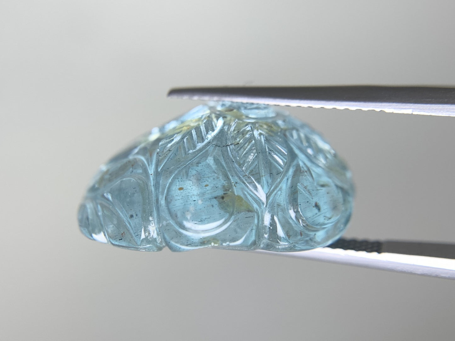 アクアマリン 天然 27.491ct 中央宝石ソーティング付き 22.8㎜×17.5㎜×11.3㎜ ルース（ 裸石 ） 8238Y