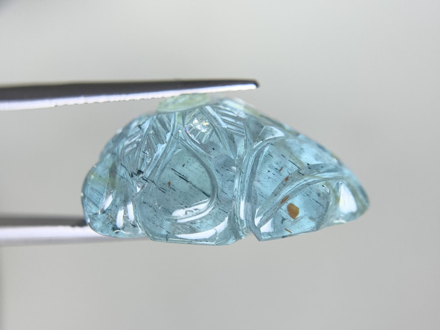 アクアマリン 天然 27.491ct 中央宝石ソーティング付き 22.8㎜×17.5㎜×11.3㎜ ルース（ 裸石 ） 8238Y
