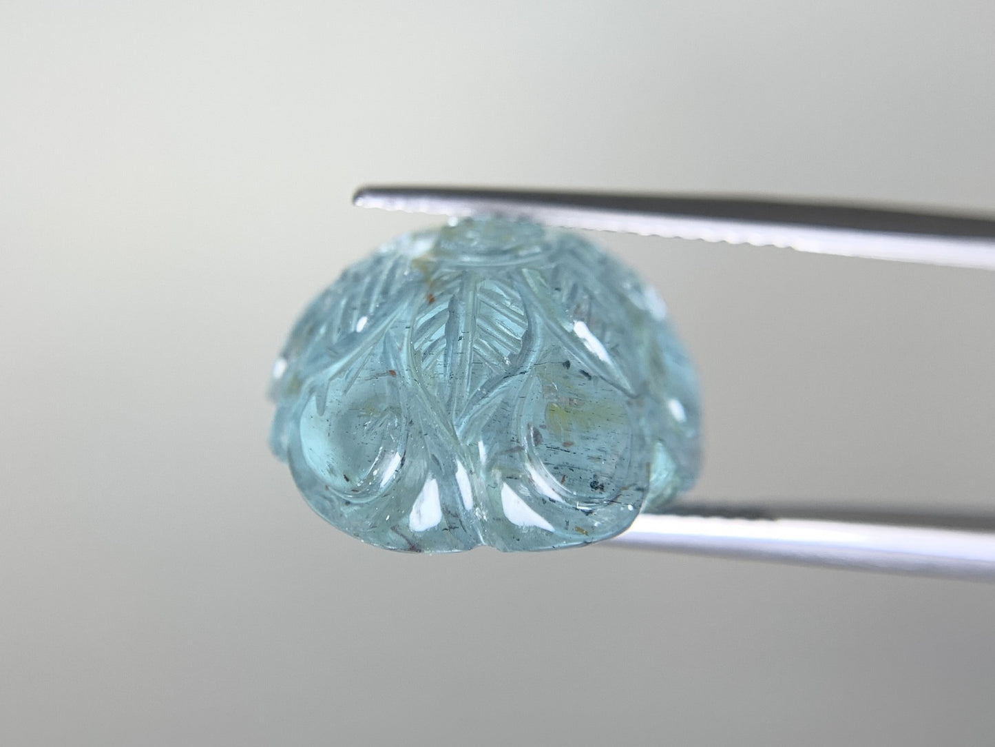 アクアマリン 天然 27.491ct 中央宝石ソーティング付き 22.8㎜×17.5㎜×11.3㎜ ルース（ 裸石 ） 8238Y
