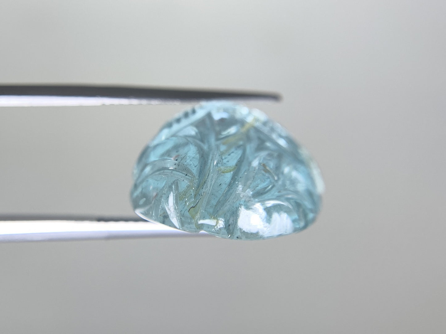 アクアマリン 天然 27.491ct 中央宝石ソーティング付き 22.8㎜×17.5㎜×11.3㎜ ルース（ 裸石 ） 8238Y