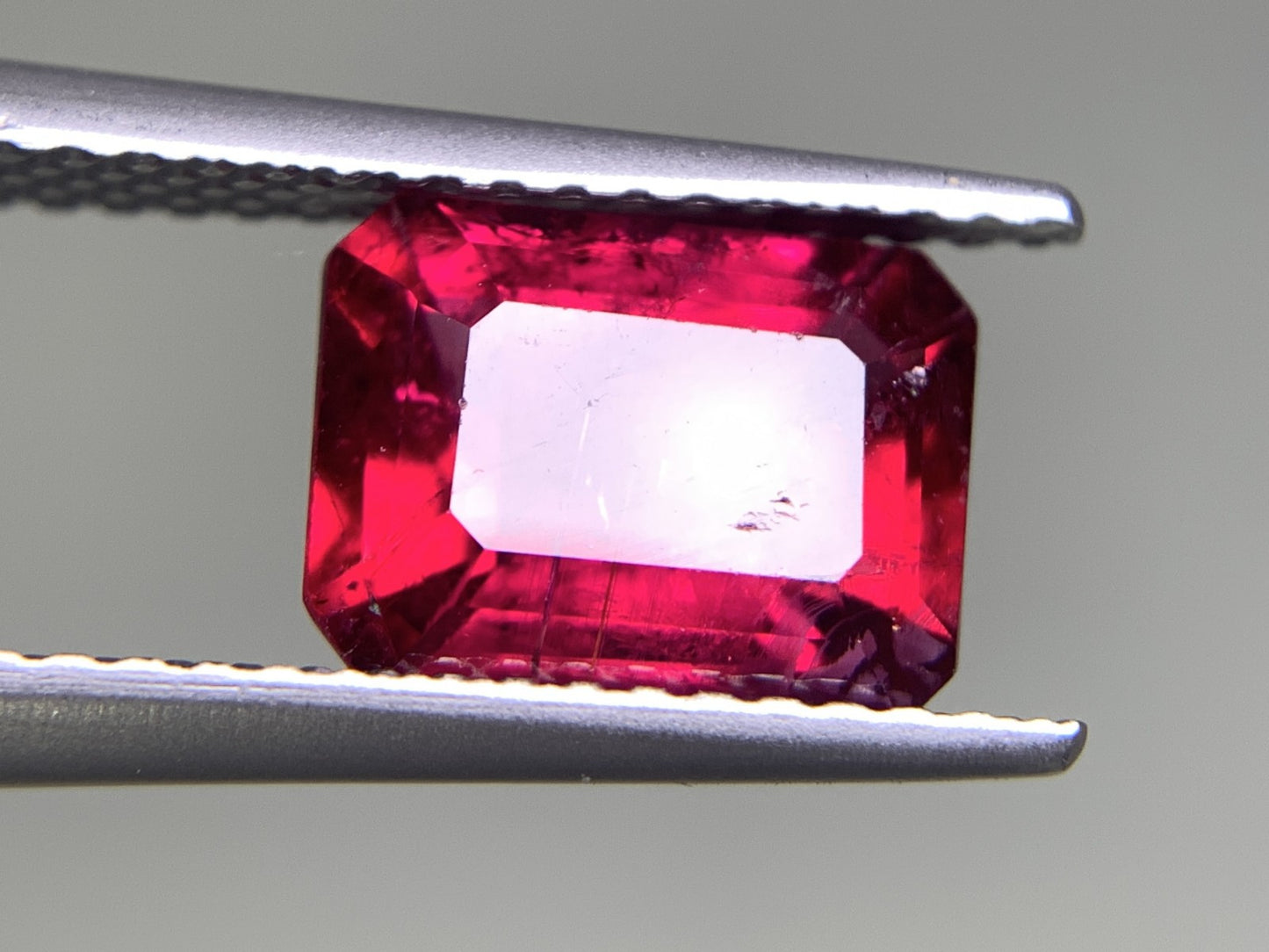 ルベライト（トルマリン） 2.051ct 宝石ソーティング付き  8.8㎜×6.7㎜×4.1㎜  ルース（ 裸石 ） 2644Y
