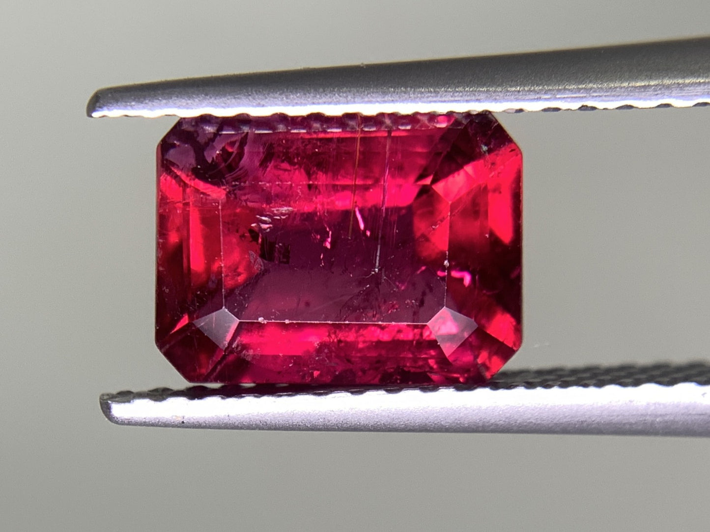 ルベライト（トルマリン） 2.051ct 宝石ソーティング付き  8.8㎜×6.7㎜×4.1㎜  ルース（ 裸石 ） 2644Y