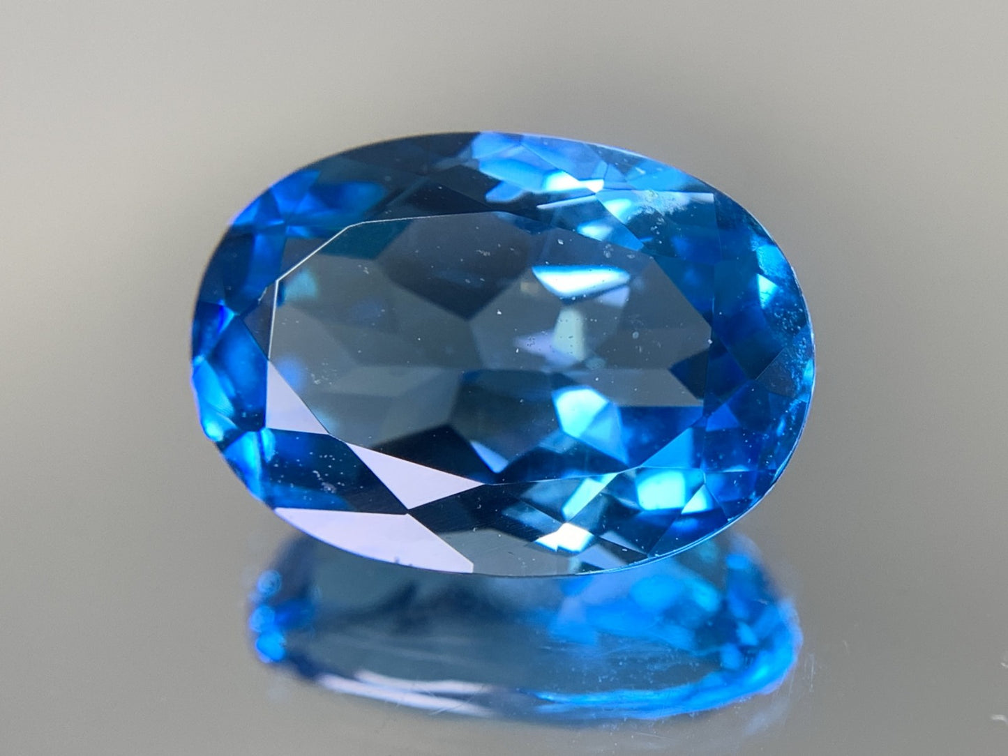 ブルートパーズ 7.875ct  宝石ソーティング付き  14.1㎜×10.1㎜×6.7㎜  ルース（ 裸石 ） 2177Y