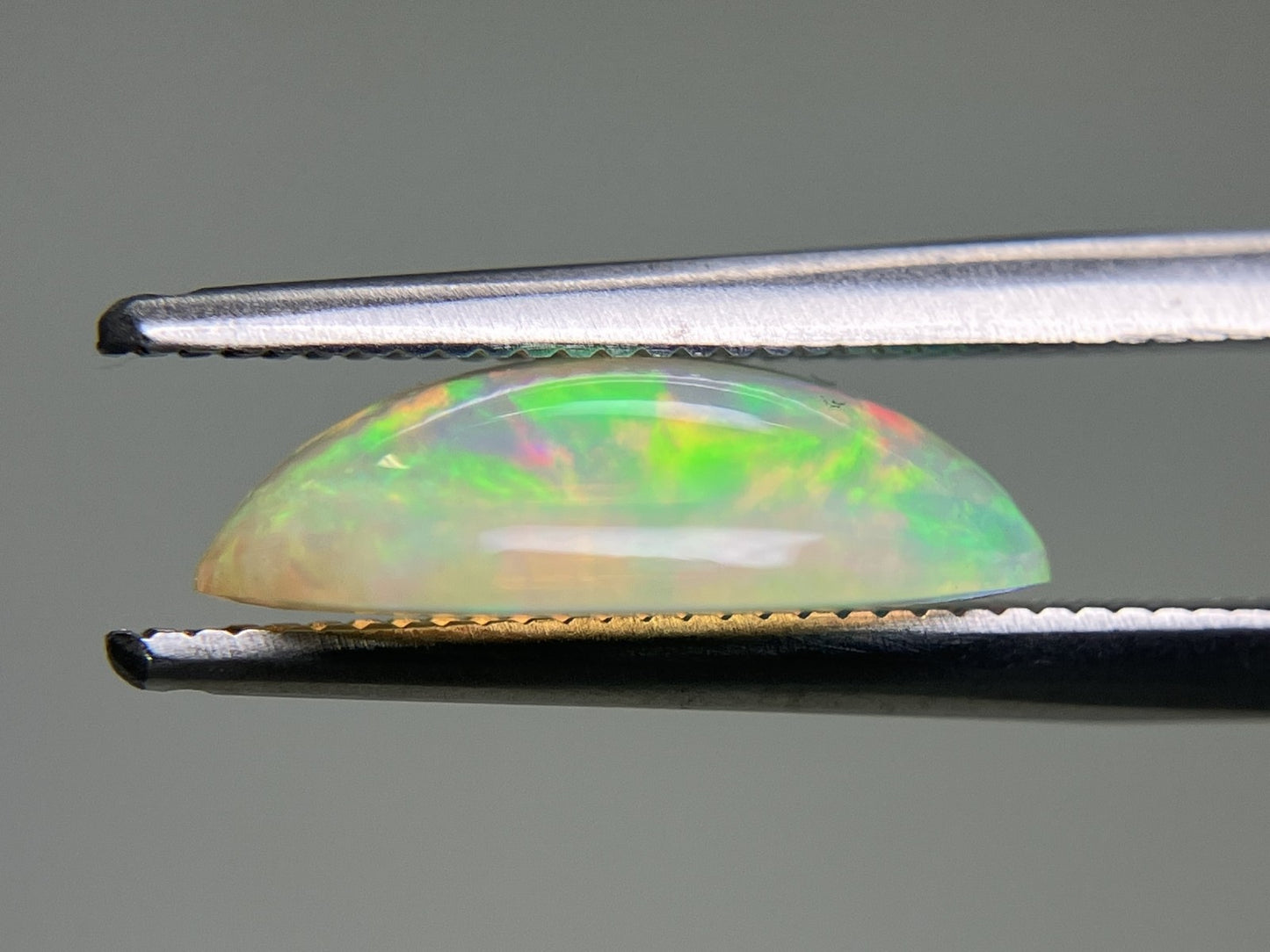 オパール 2.115ct 宝石ソーティング付き 12.9㎜×8.4㎜×3.9㎜ ルース（ 裸石 ） 3480YY