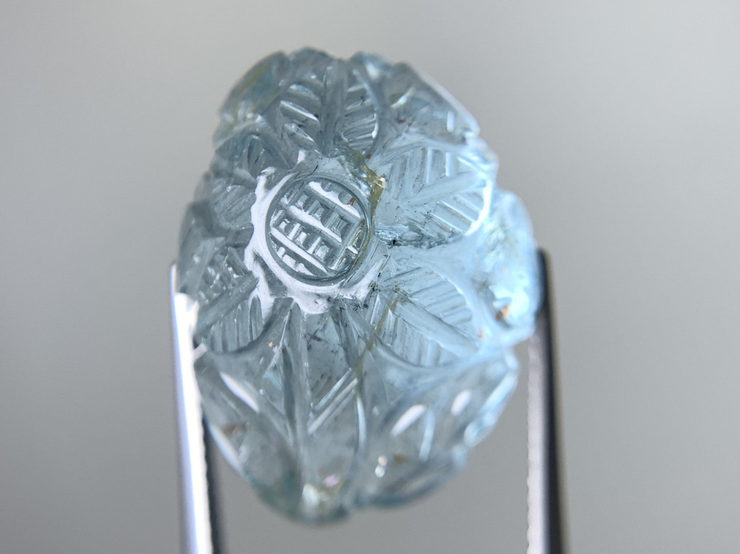 アクアマリン 天然 27.491ct 中央宝石ソーティング付き 22.8㎜×17.5㎜×11.3㎜ ルース（ 裸石 ） 8238Y