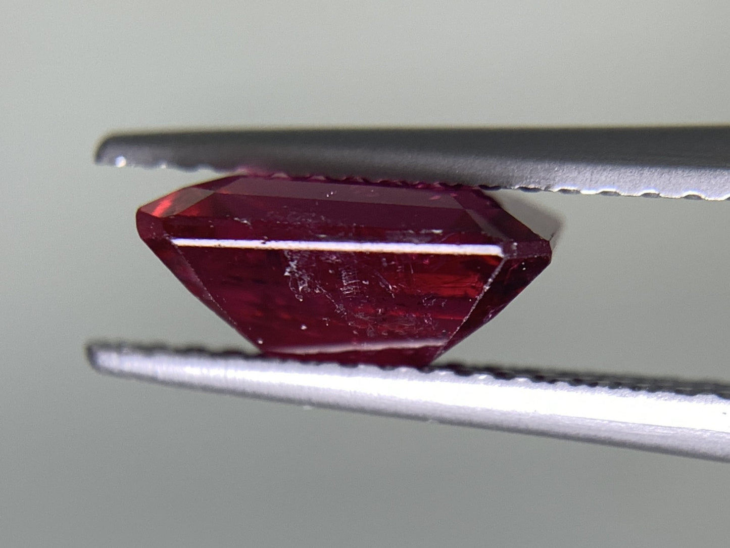ルベライト（トルマリン） 2.051ct 宝石ソーティング付き  8.8㎜×6.7㎜×4.1㎜  ルース（ 裸石 ） 2644Y