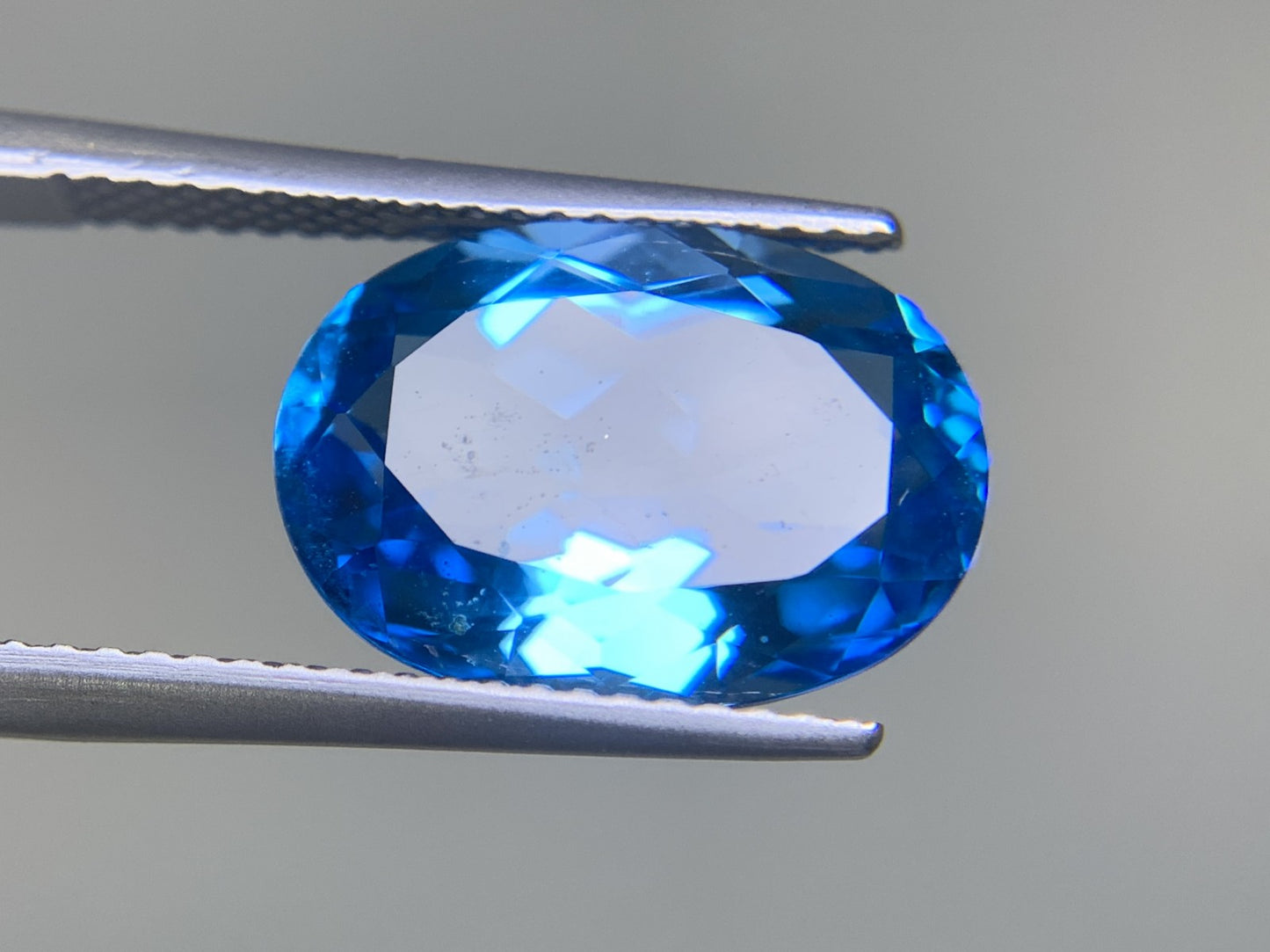 ブルートパーズ 7.875ct  宝石ソーティング付き  14.1㎜×10.1㎜×6.7㎜  ルース（ 裸石 ） 2177Y