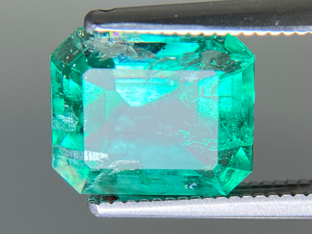 エメラルド 天然 3.103ct 中央宝石ソーティング付き 9.52㎜×8.09㎜×6.01㎜ ルース（ 裸石 ） 8072YY