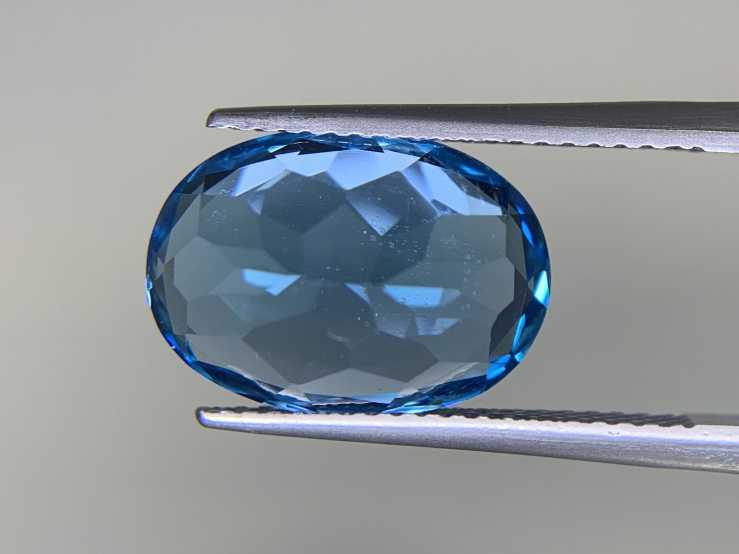 ブルートパーズ 7.875ct  宝石ソーティング付き  14.1㎜×10.1㎜×6.7㎜  ルース（ 裸石 ） 2177Y