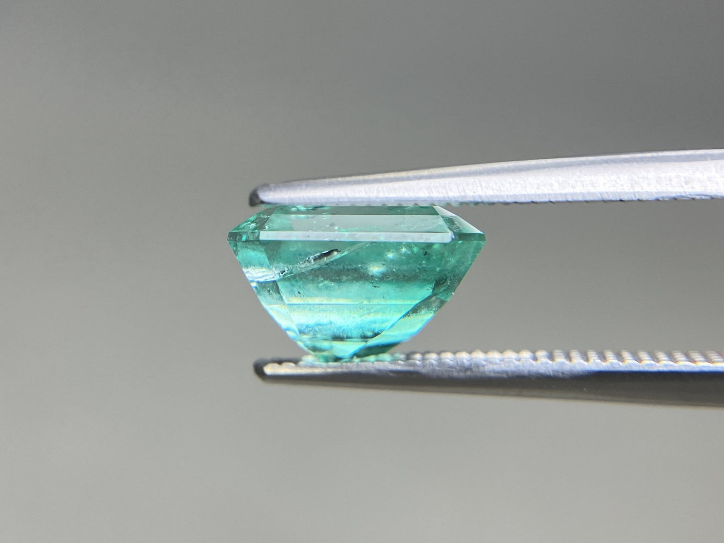 エメラルド 天然 3.103ct 中央宝石ソーティング付き 9.52㎜×8.09㎜×6.01㎜ ルース（ 裸石 ） 8072YY