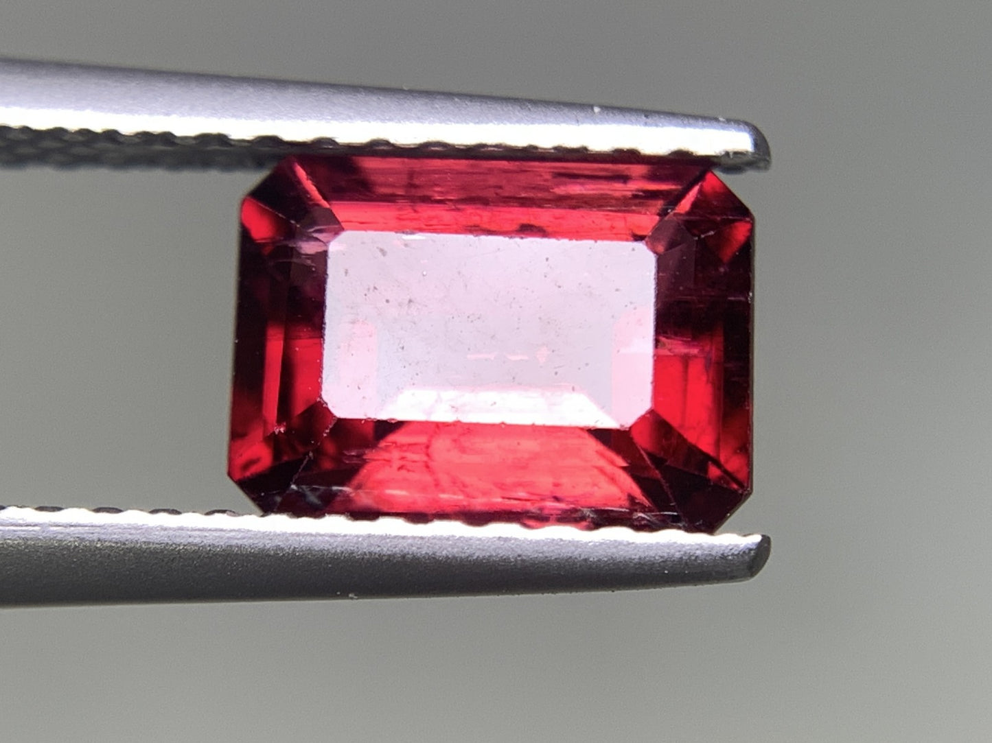 ルベライト（トルマリン） 1.576ct 宝石ソーティング付き  8.0㎜×6.0㎜×3.9㎜  ルース（ 裸石 ） 2647Y