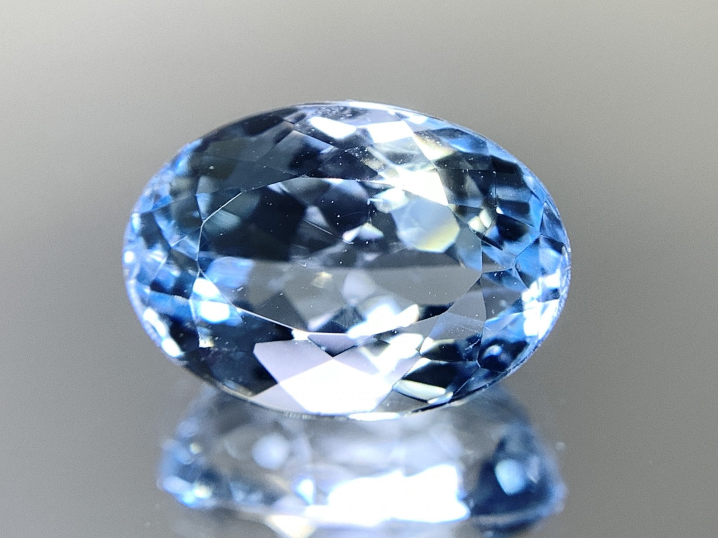 アクアマリン  天然  3.747ct  中央宝石ソーティング付き  11.68㎜×8.34㎜×6.37㎜   天然 ルース（ 裸石 ） 5103Y