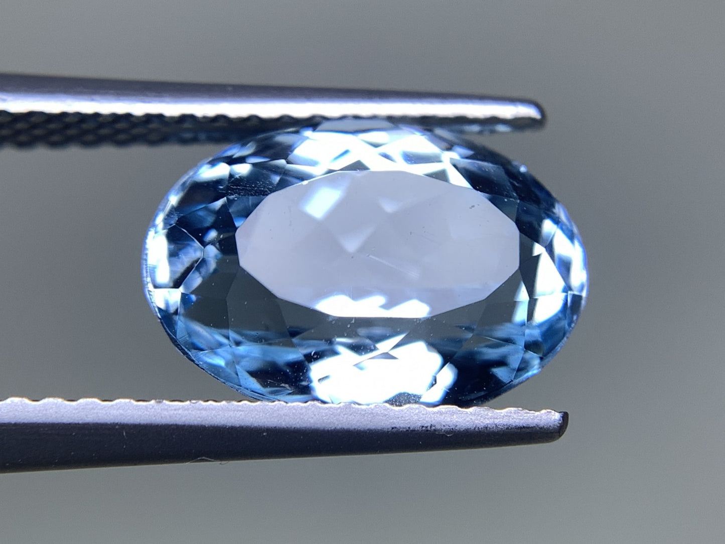 アクアマリン  天然  3.747ct  中央宝石ソーティング付き  11.68㎜×8.34㎜×6.37㎜   天然 ルース（ 裸石 ） 5103Y