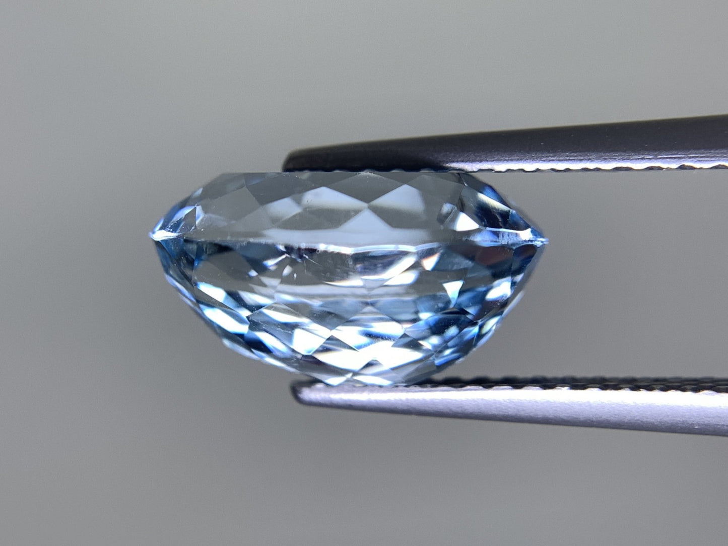 アクアマリン  天然  3.747ct  中央宝石ソーティング付き  11.68㎜×8.34㎜×6.37㎜   天然 ルース（ 裸石 ） 5103Y