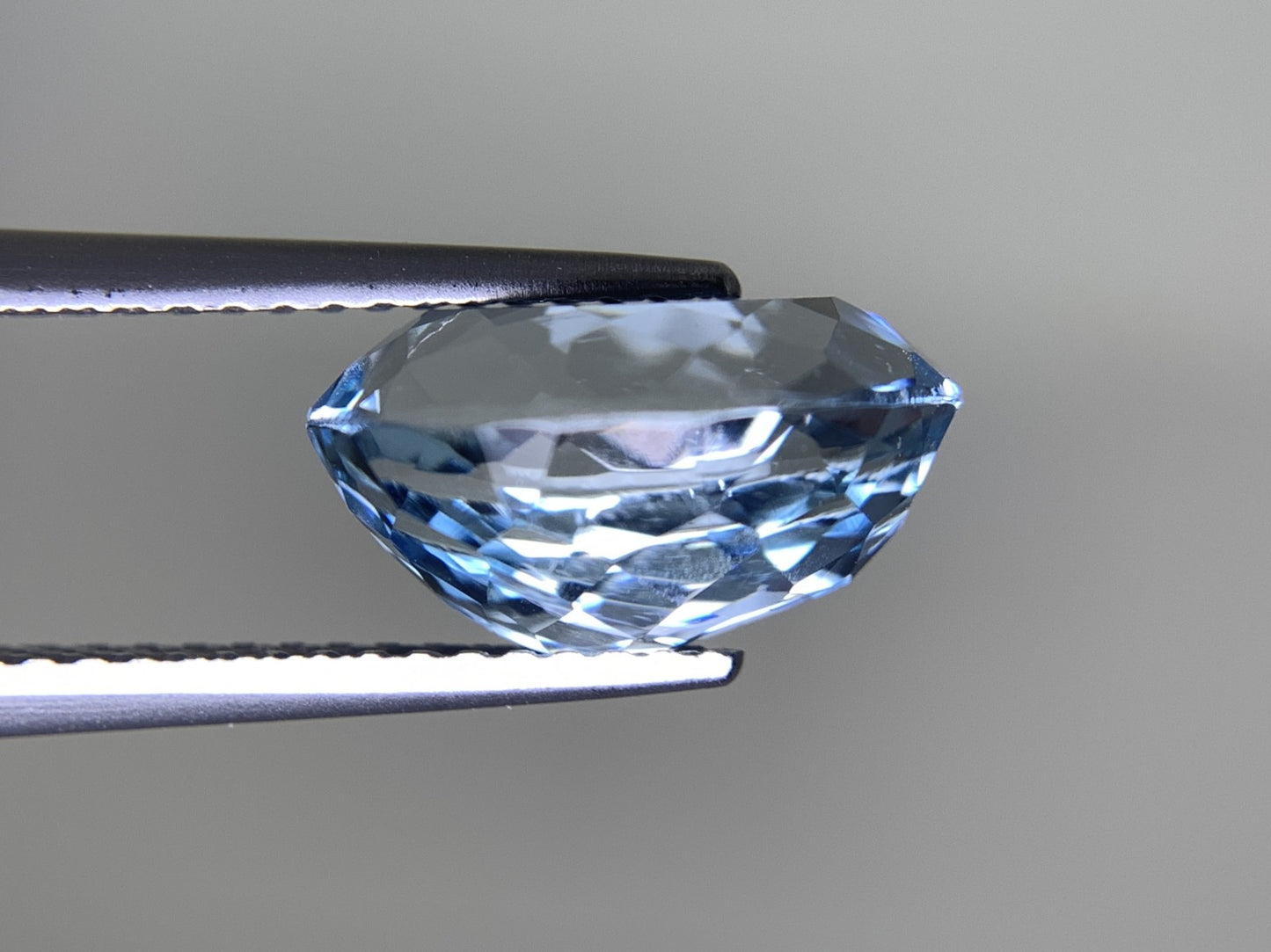 アクアマリン  天然  3.747ct  中央宝石ソーティング付き  11.68㎜×8.34㎜×6.37㎜   天然 ルース（ 裸石 ） 5103Y