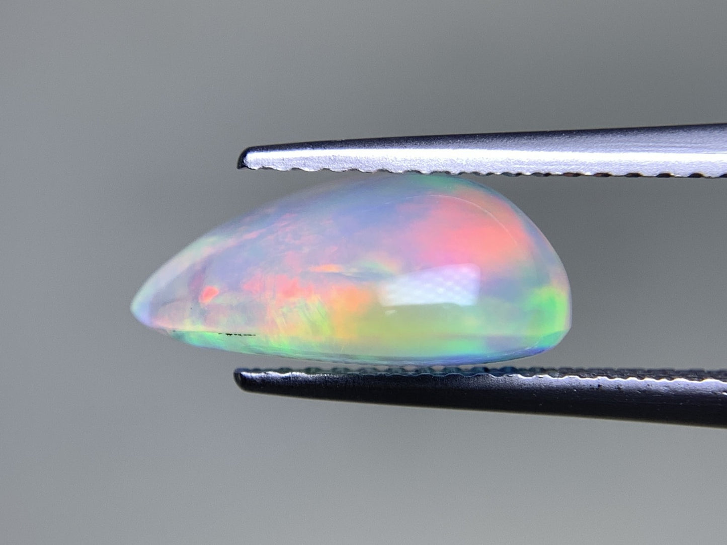 オパール 2.965ct 宝石ソーティング付き  13.5㎜×8.4㎜×5.9㎜  ルース（ 裸石 ） 3037Y