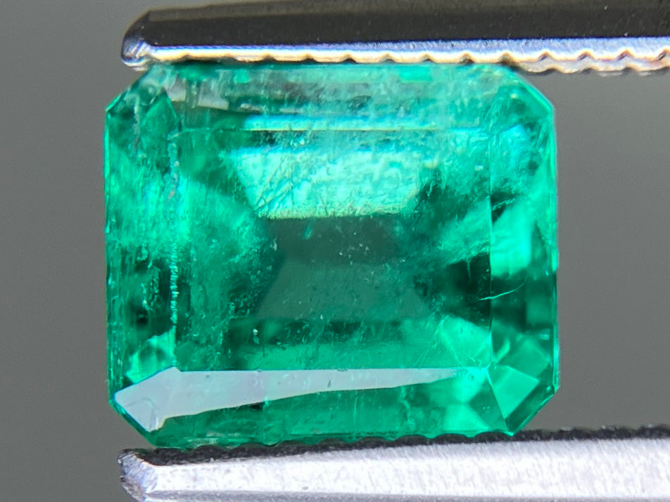 エメラルド 天然 1.283ct 中央宝石ソーティング付き 6.78㎜×5.80㎜×4.64㎜ ルース（ 裸石 ） 8129YY