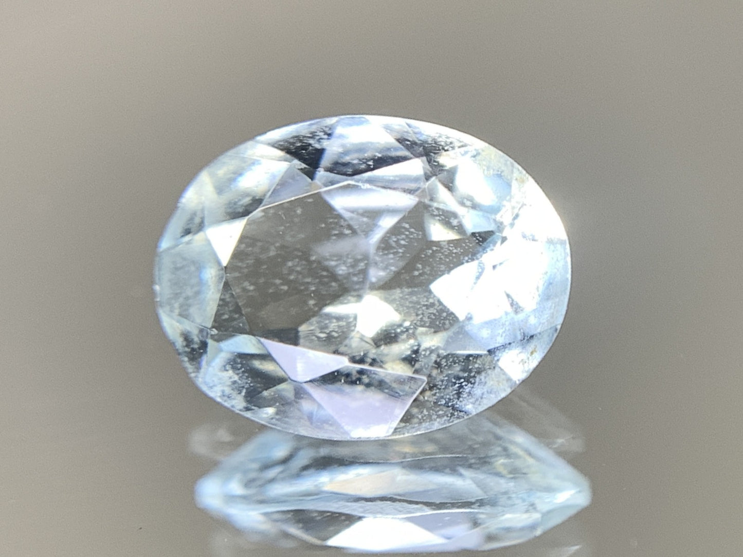 アクアマリン 天然 1.481ct 宝石ソーティング付き 9.2㎜×7.1㎜×4.1㎜ ルース（ 裸石 ） 8081Y