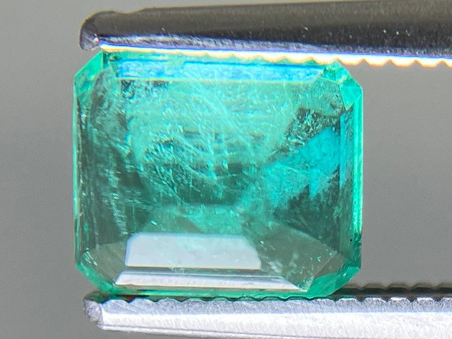 エメラルド 天然 1.283ct 中央宝石ソーティング付き 6.78㎜×5.80㎜×4.64㎜ ルース（ 裸石 ） 8129YY