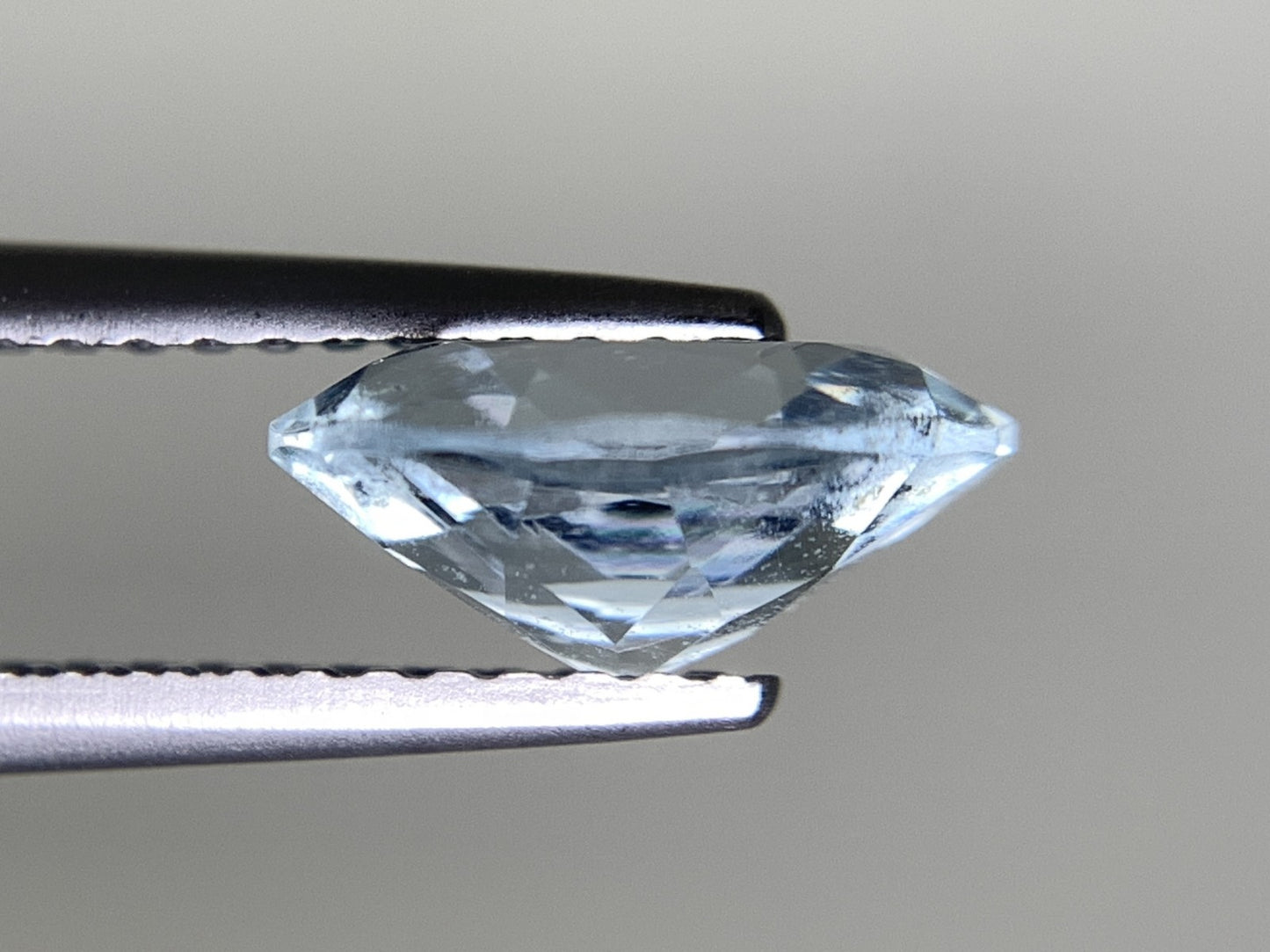 アクアマリン 天然 1.481ct 宝石ソーティング付き 9.2㎜×7.1㎜×4.1㎜ ルース（ 裸石 ） 8081Y