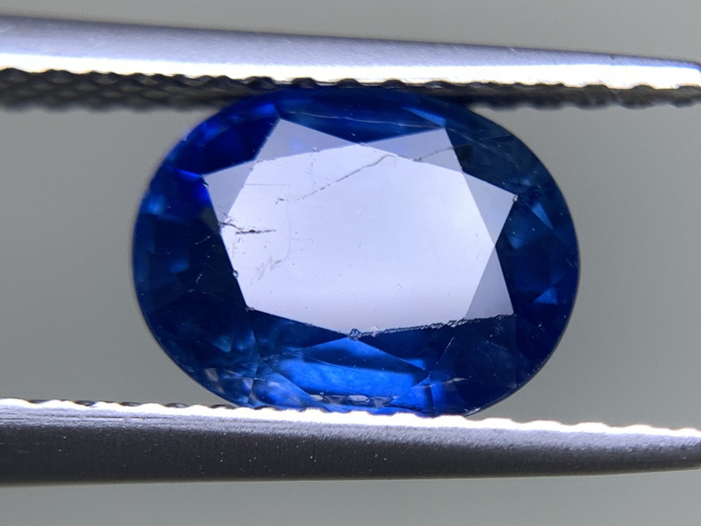 サファイア  天然  2.202ct  中央宝石ソーティング付き  8.67㎜×6.77㎜×3.98㎜   天然 ルース（ 裸石 ） 5410Y