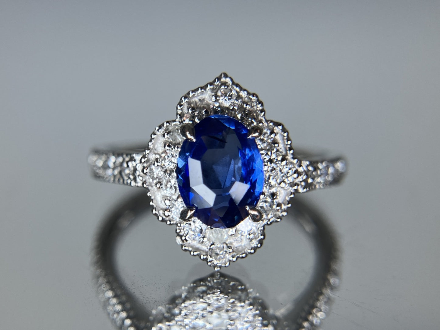 サファイア 1.01ct コンフラワーブルー Cornflower Blue AIGS鑑別書 D0.45ct PT900 5.0g 指輪 （JP9号） サイズ直し無料 7475S