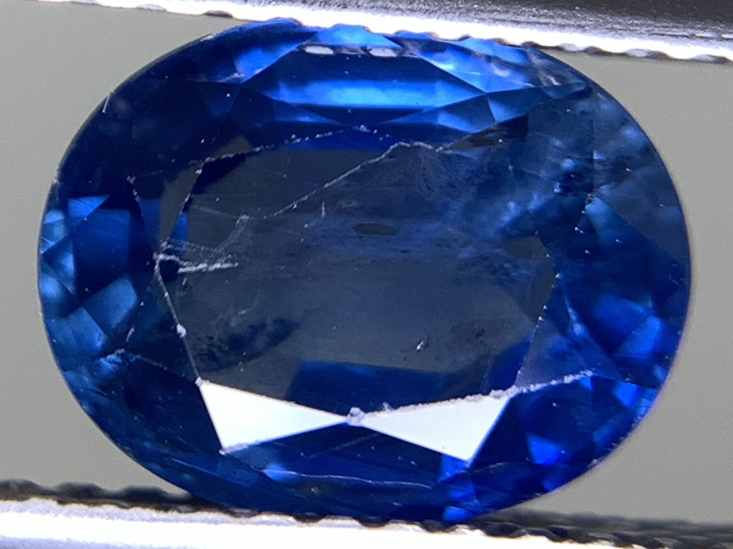 サファイア  天然  2.202ct  中央宝石ソーティング付き  8.67㎜×6.77㎜×3.98㎜   天然 ルース（ 裸石 ） 5410Y