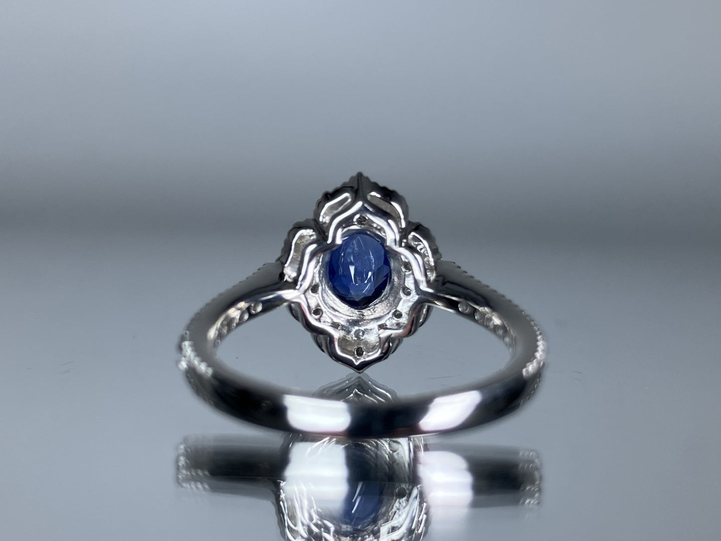 サファイア 1.01ct コンフラワーブルー Cornflower Blue AIGS鑑別書 D0.45ct PT900 5.0g 指輪 （JP9号） サイズ直し無料 7475S