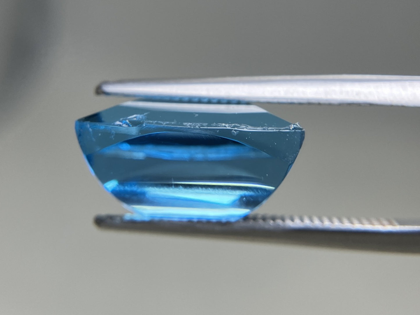 ブルートパーズ 天然 10.891ct 宝石ソーティング付き 13.6㎜×10.2㎜×7.5㎜ ルース（ 裸石 ） 8229YY