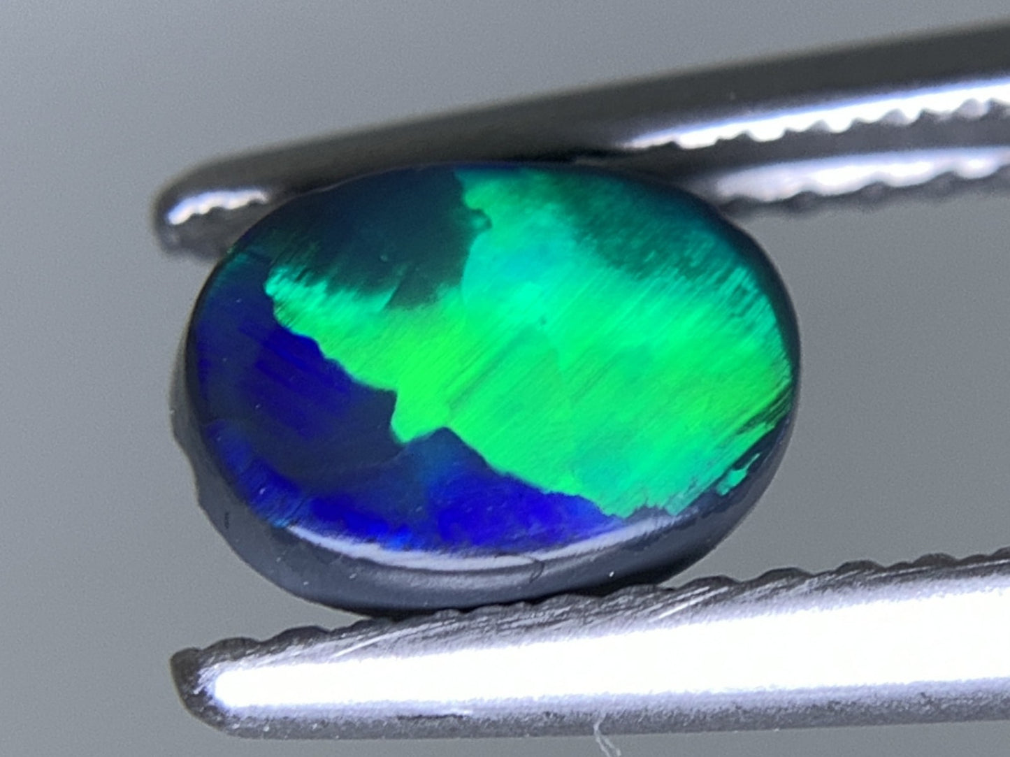ブラックオパール 天然 0.831ct 中央宝石ソーティング付き 7.3㎜×5.5㎜×3.1㎜ ルース（ 裸石 ） 6955Y