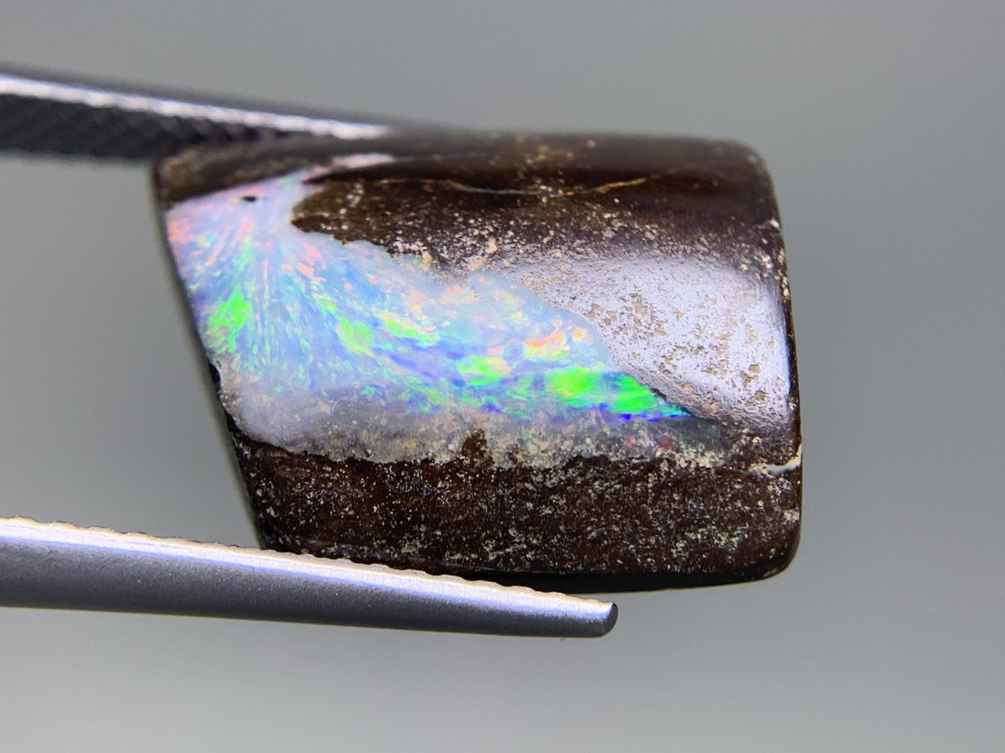 アイアンオパール 天然 9.514ct 宝石ソーティング付き 15.7㎜×12.9㎜×5.0㎜ ルース（ 裸石 ） 6188Y