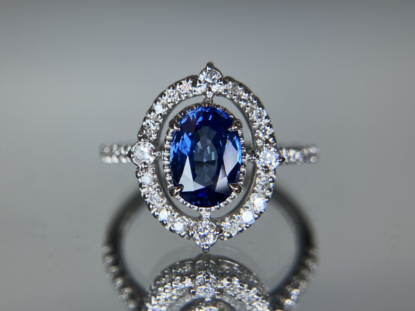 サファイア 1.38ct コンフラワーブルー Cornflower Blue AIGS鑑別書 D0.34ct PT900 5.0g 指輪 （JP12号） サイズ直し無料 1473S