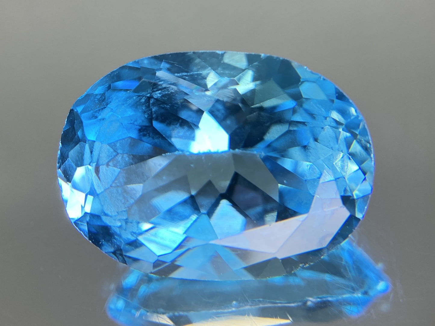ブルートパーズ 天然 14.632ct 宝石ソーティング付き 17.9㎜×12.9㎜×8.8㎜ ルース（ 裸石 ） 8228YY