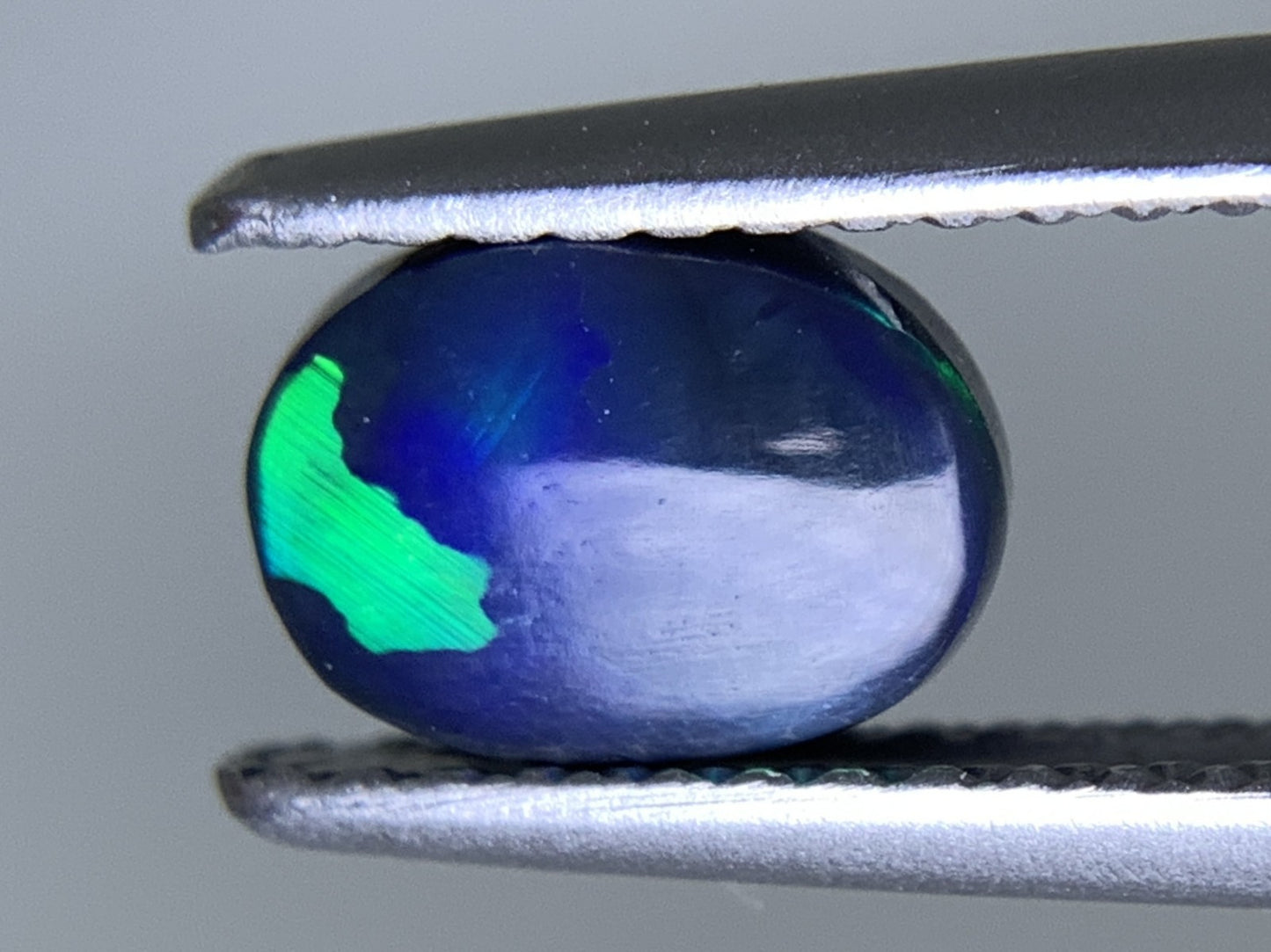 ブラックオパール 天然 0.831ct 中央宝石ソーティング付き 7.3㎜×5.5㎜×3.1㎜ ルース（ 裸石 ） 6955Y