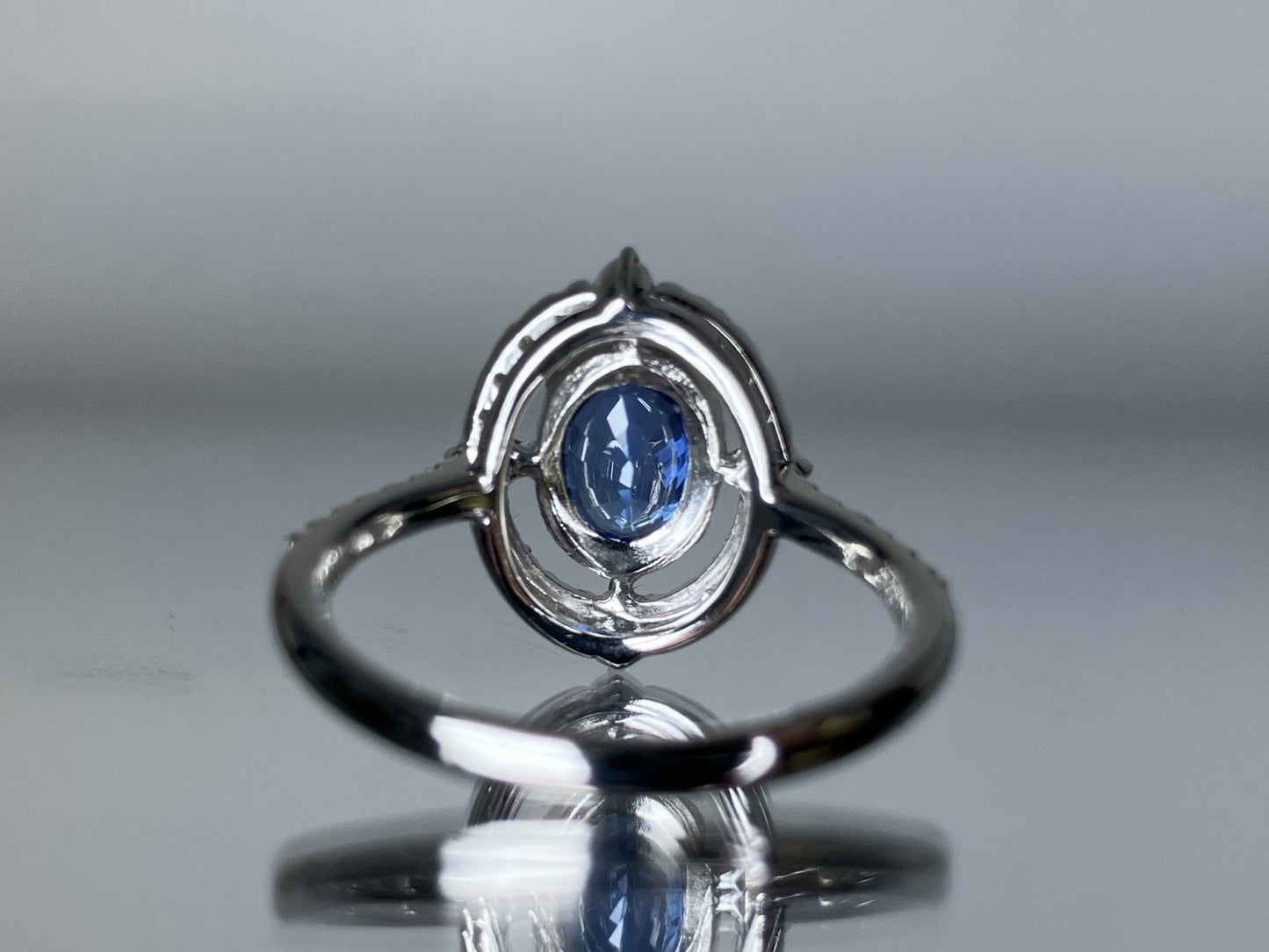 サファイア 1.38ct コンフラワーブルー Cornflower Blue AIGS鑑別書 D0.34ct PT900 5.0g 指輪 （JP12号） サイズ直し無料 1473S