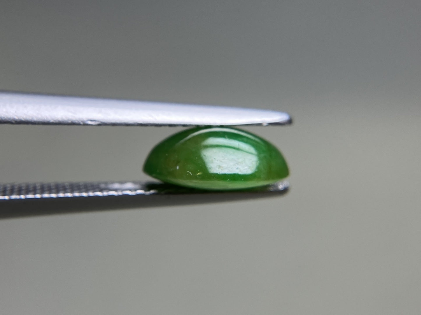 ヒスイ 翡翠 天然 2.058ct 宝石ソーティング付き 8.8㎜×7.2㎜×3.9㎜ 天然 ルース（ 裸石 ） 5084YY