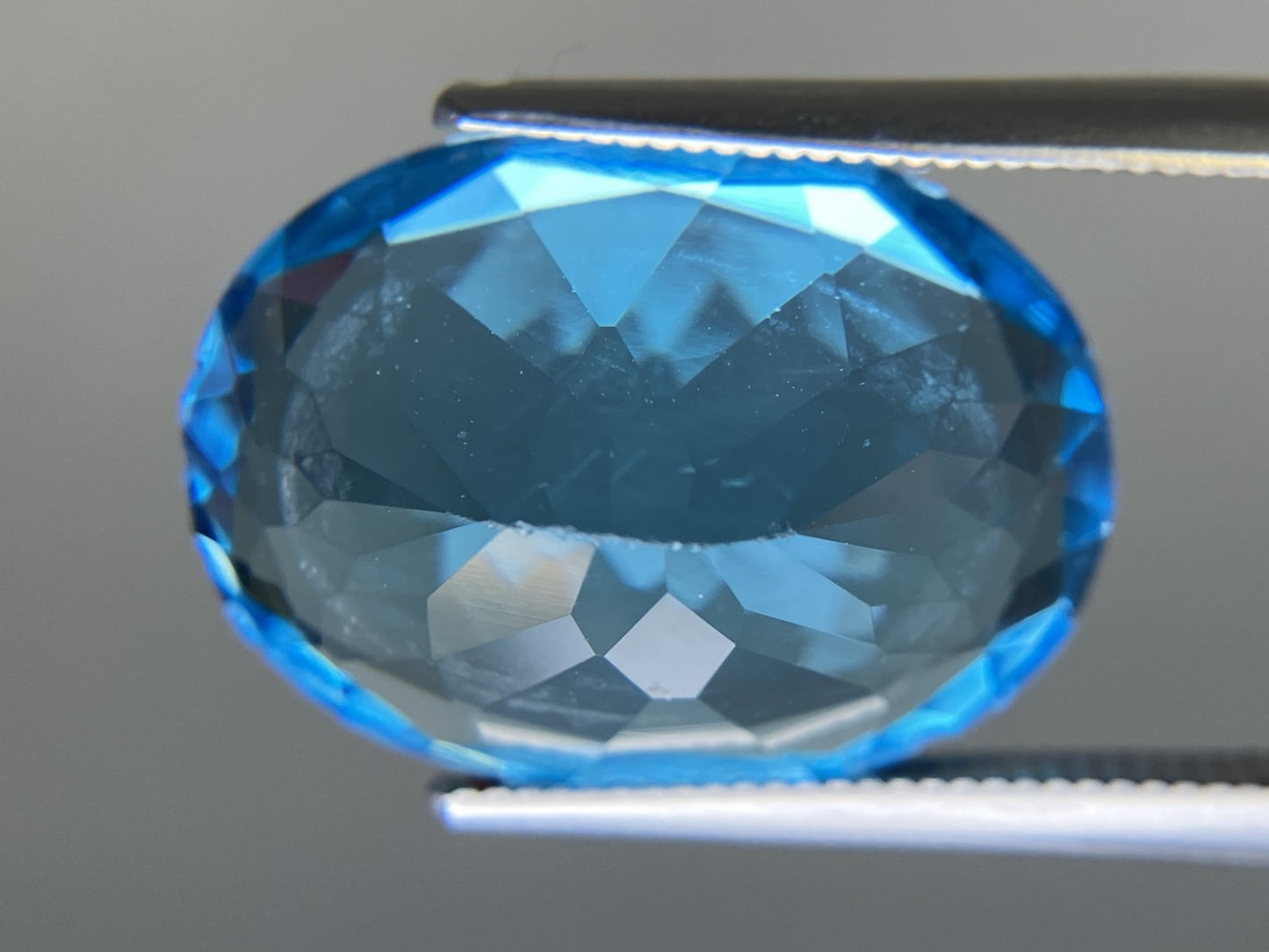 ブルートパーズ 天然 14.632ct 宝石ソーティング付き 17.9㎜×12.9㎜×8.8㎜ ルース（ 裸石 ） 8228YY