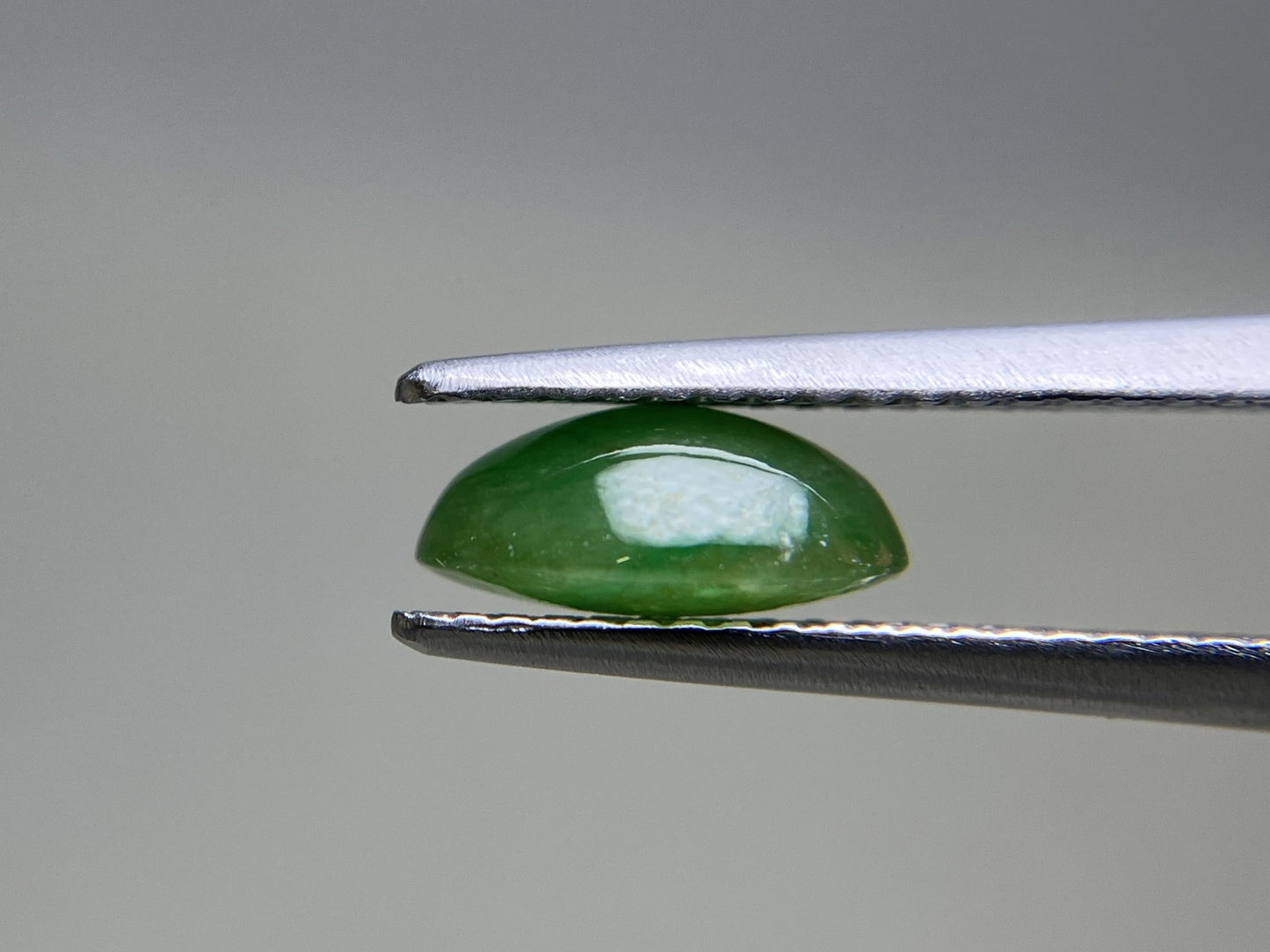 ヒスイ 翡翠 天然 2.058ct 宝石ソーティング付き 8.8㎜×7.2㎜×3.9㎜ 天然 ルース（ 裸石 ） 5084YY