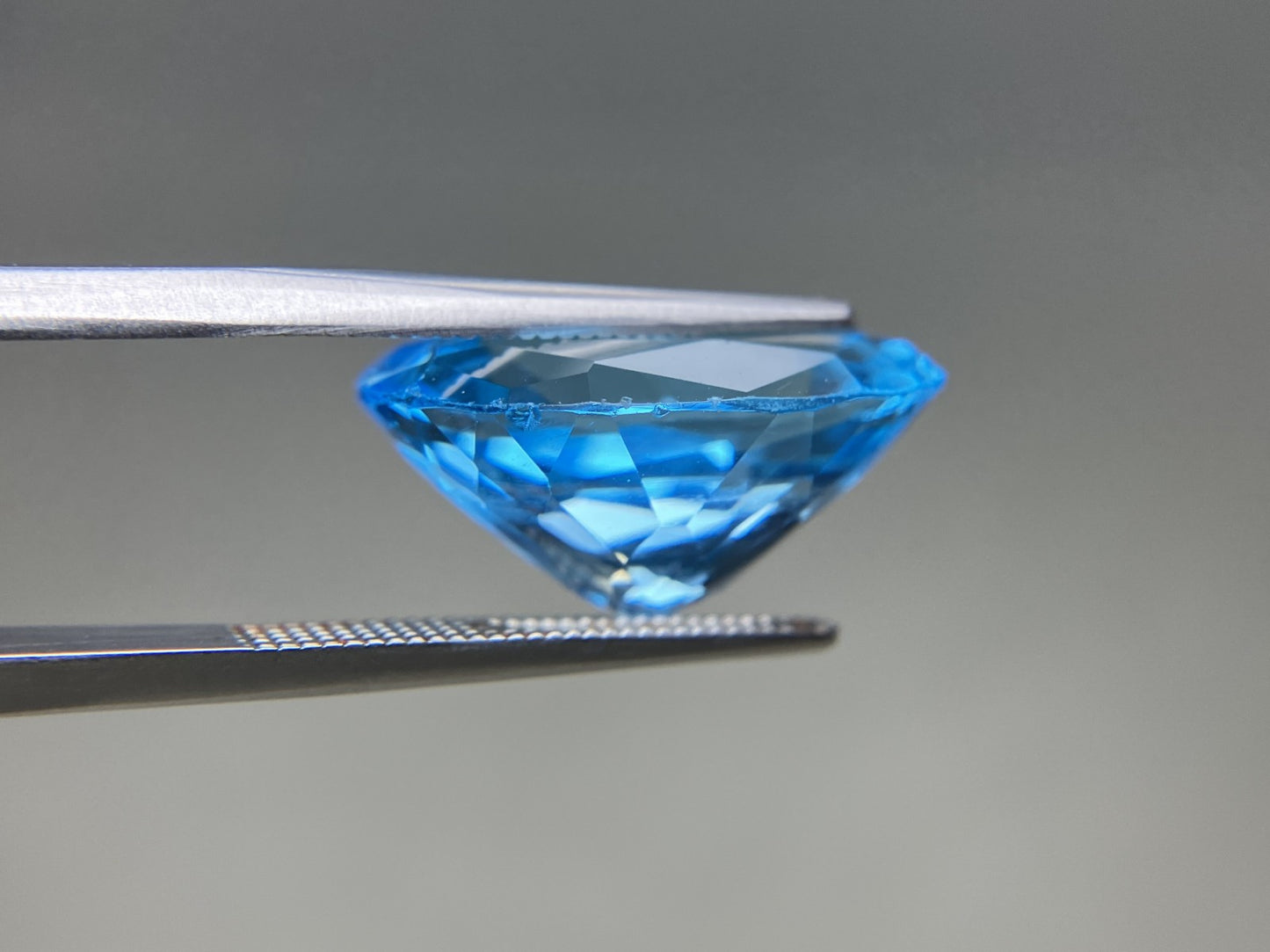 ブルートパーズ 天然 14.632ct 宝石ソーティング付き 17.9㎜×12.9㎜×8.8㎜ ルース（ 裸石 ） 8228YY