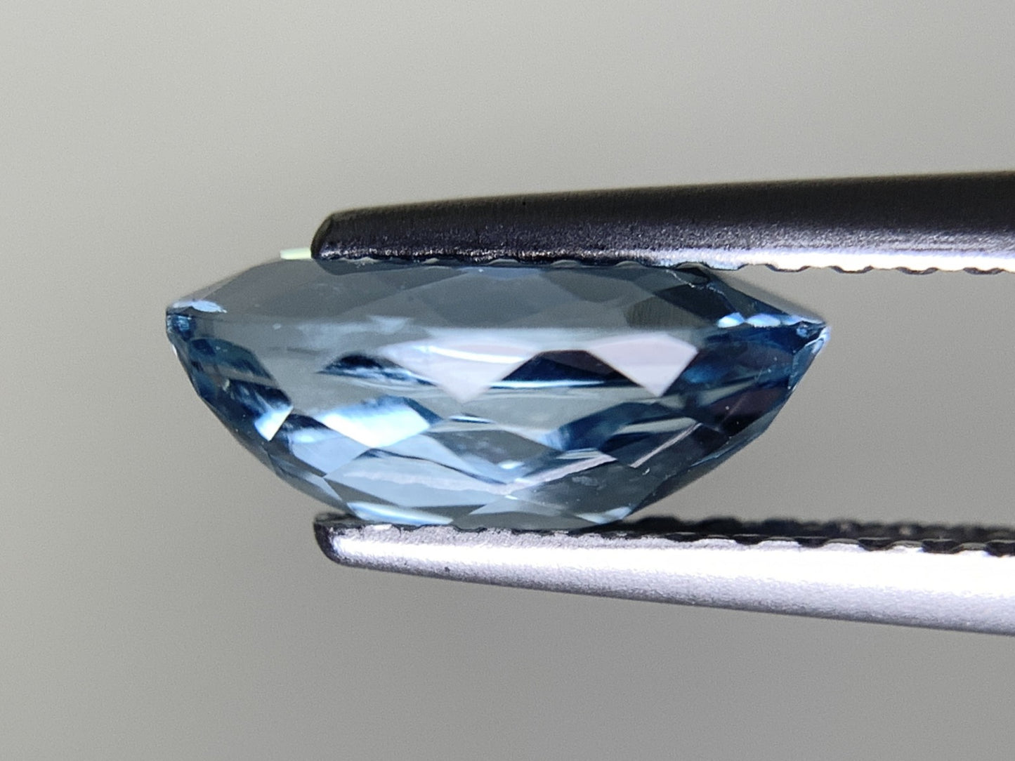 アクアマリン 天然 1.224ct 宝石ソーティング付き 9.2㎜×5.7㎜×3.8㎜ ルース（ 裸石 ） 8253Y