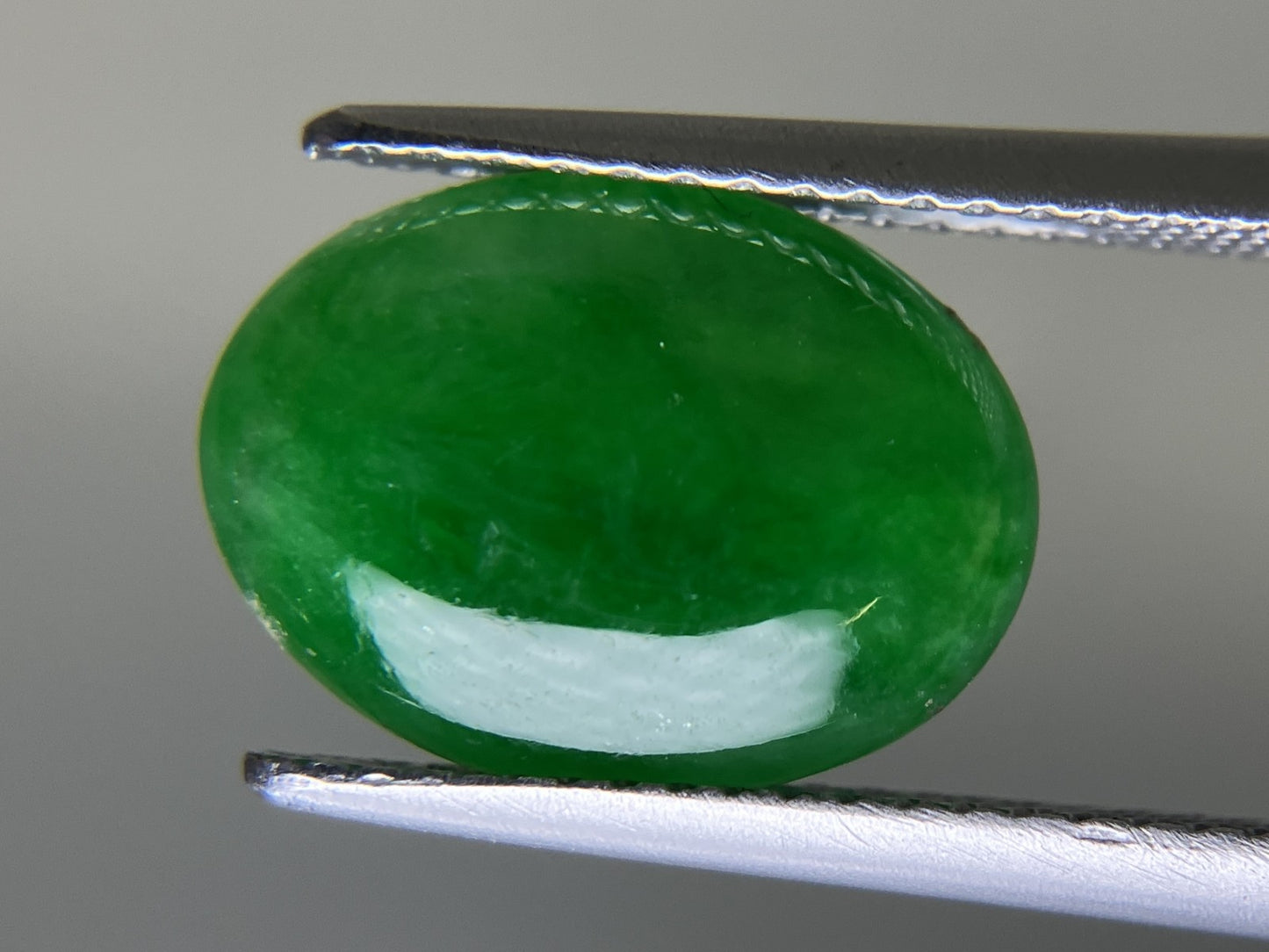 ヒスイ 翡翠  天然  3.992ct  宝石ソーティング付き  12.5㎜×9.3㎜×3.8㎜   天然 ルース（ 裸石 ） 5093YY