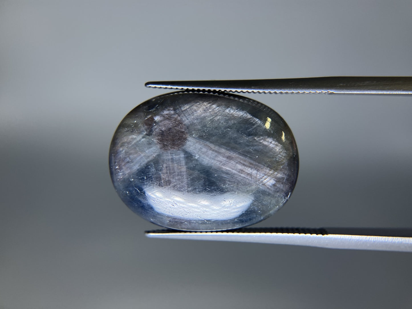 トラピッチェサファイア 28.292ct 中央宝石鑑別書付き 21.4㎜×16.2㎜×6.3㎜ ルース（ 裸石 ） 3661S