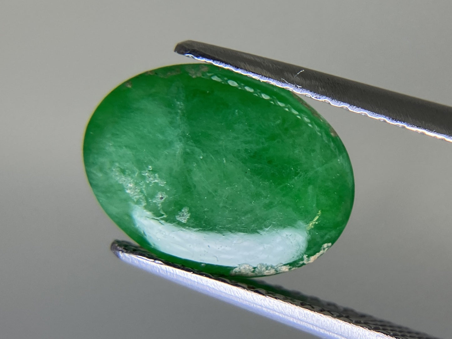 ヒスイ 翡翠  天然  3.992ct  宝石ソーティング付き  12.5㎜×9.3㎜×3.8㎜   天然 ルース（ 裸石 ） 5093YY